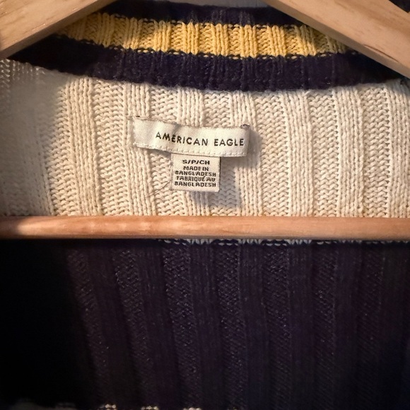 American Eagle Striped Navy and White Women's Sweater Size Small - Picture 2 of 4